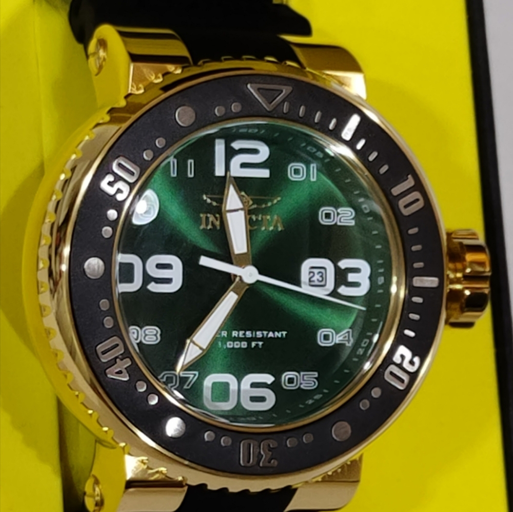 Invicta NWT 52mm Pro Diver Scuba Gold/Green Sunray Dial Black Silicone Band
